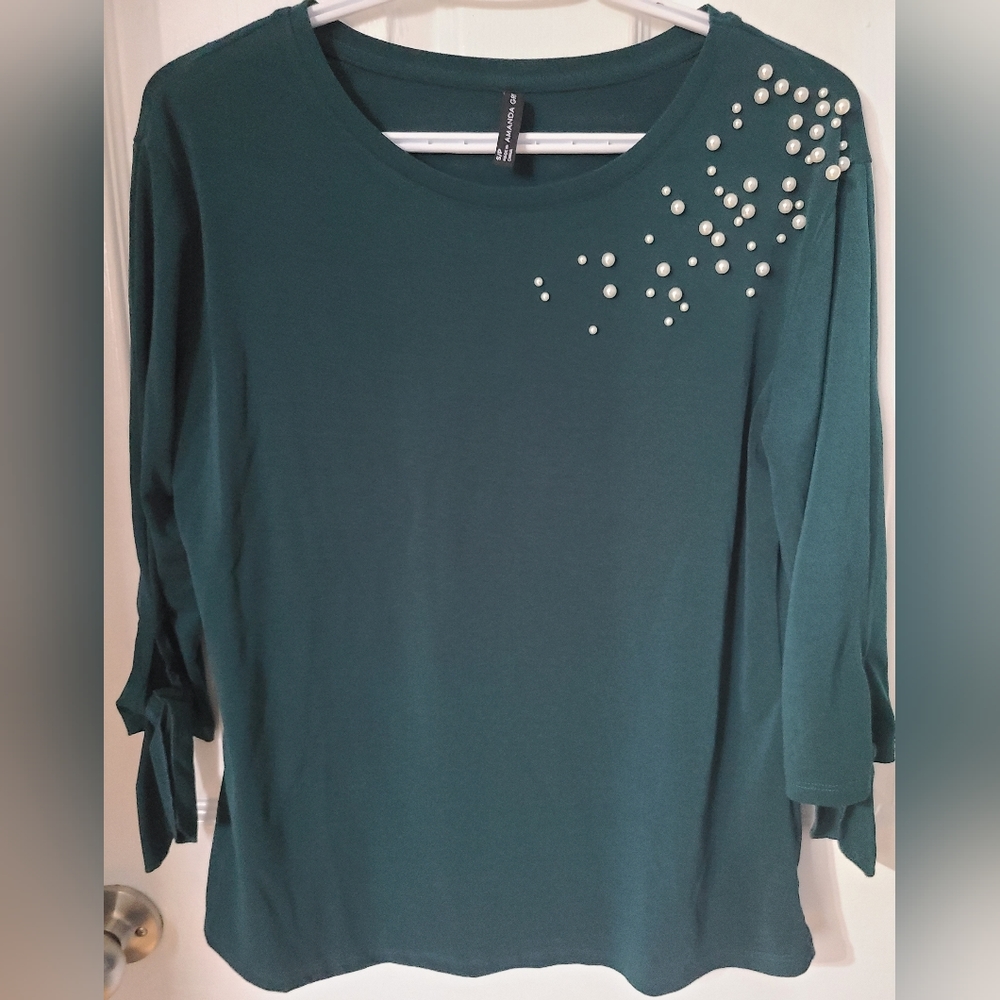 Amanda Green Beaded 3/4 sleeve top